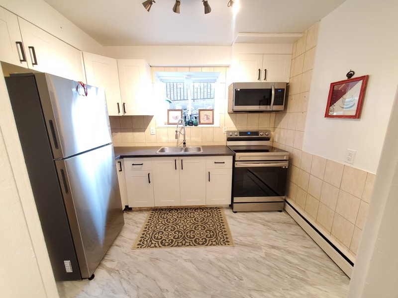 981 Mohawk Rd E, Hamilton